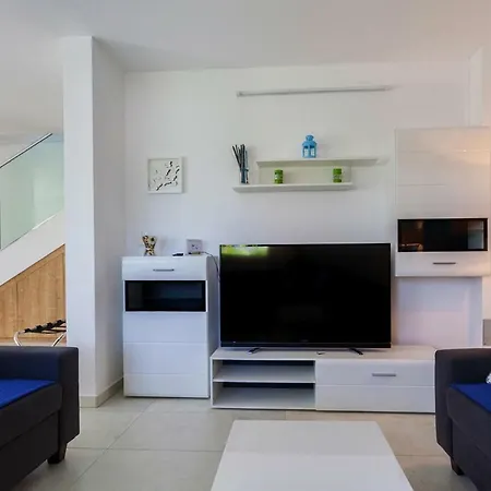 Apartamento Semi Detached House Cin011002 L